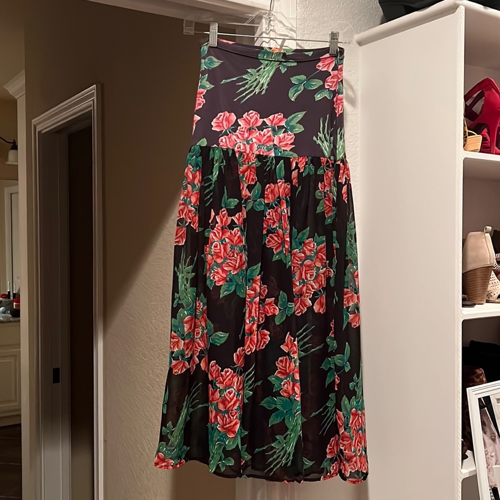 Adorable Like New Free People long Skirt!